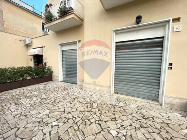 negozio in vendita a Roma in zona Appio Pignatelli