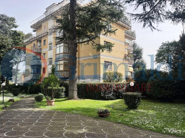 appartamento in vendita a Roma in zona Tomba di Nerone
