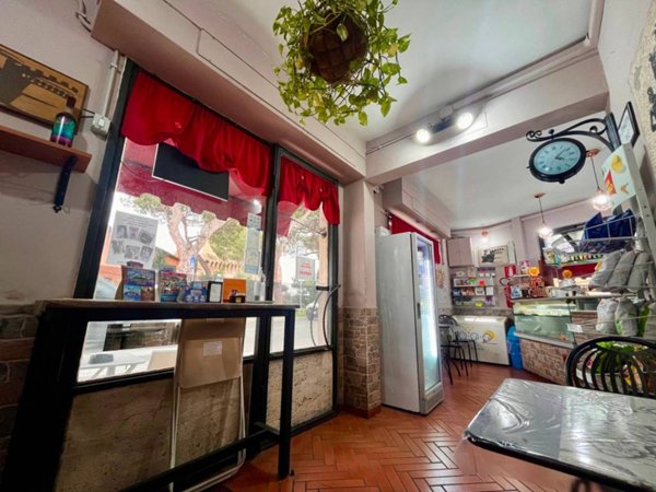 negozio in vendita a Roma in zona Acilia