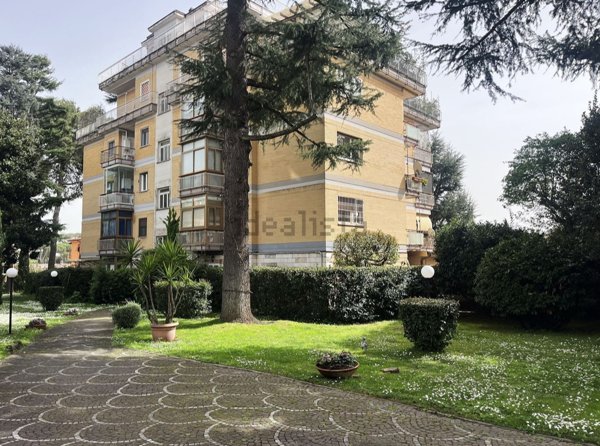 appartamento in vendita a Roma in zona Tomba di Nerone