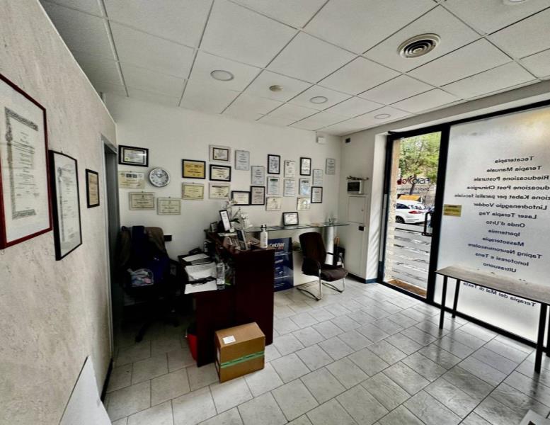 locale commerciale in vendita a Roma in zona Don Bosco