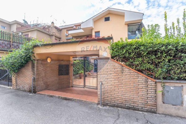 appartamento in vendita a Roma in zona Appio Claudio