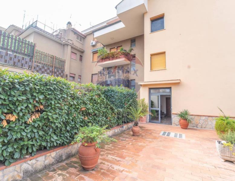 appartamento in vendita a Roma in zona Appio Claudio