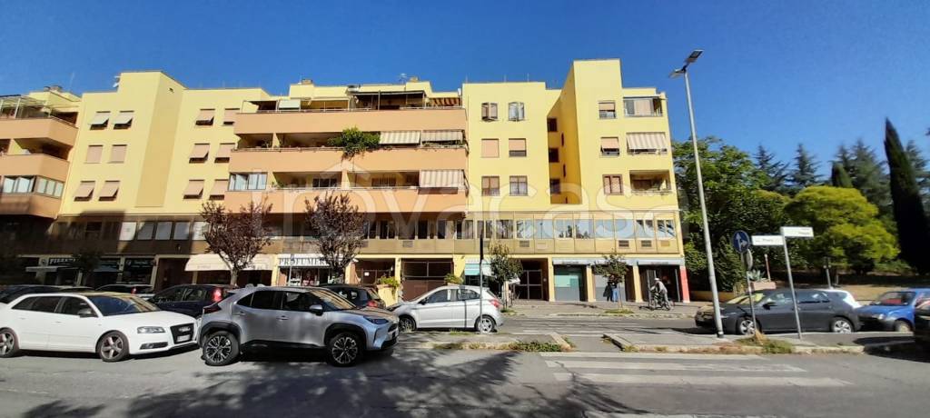 ufficio in vendita a Roma in zona Ponte Mammolo