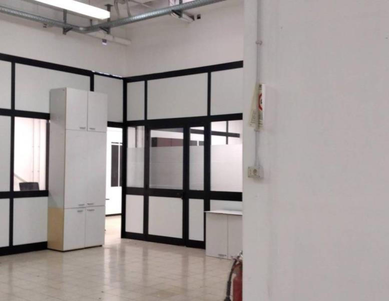 locale commerciale in vendita a Roma in zona Torrevecchia