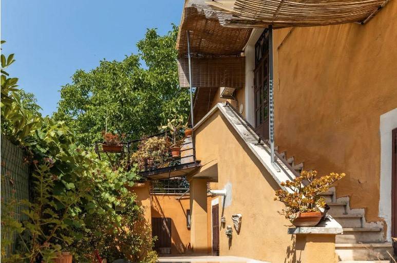 appartamento in vendita a Roma in zona Ardeatino