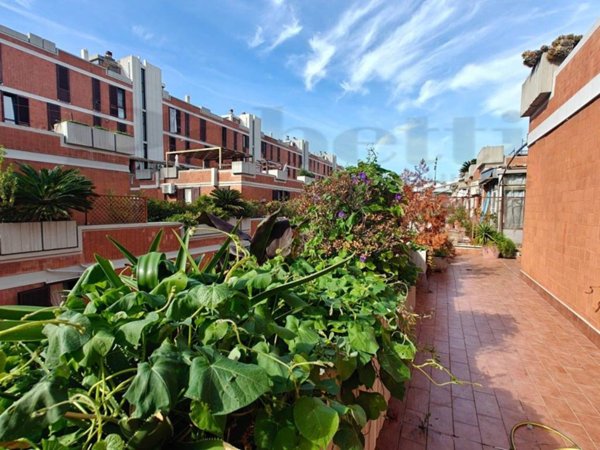 appartamento in vendita a Roma in zona Ostia