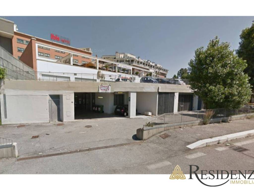 negozio in vendita a Roma in zona Portuense