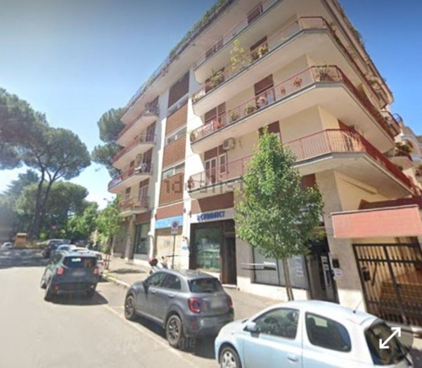 locale commerciale in vendita a Roma in zona Ardeatino