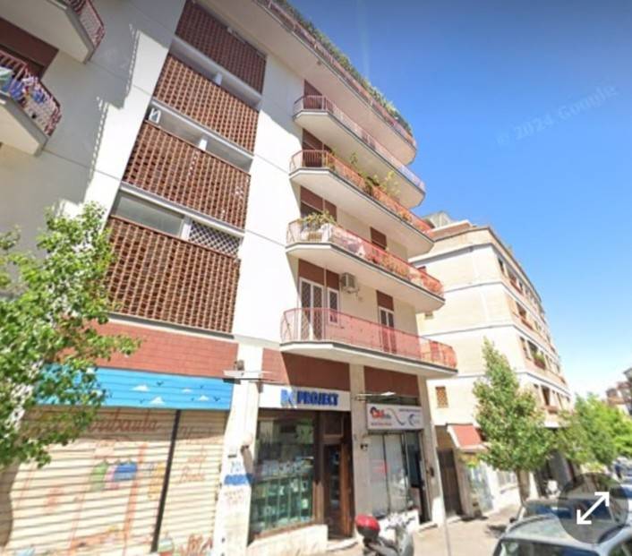 locale commerciale in vendita a Roma in zona Ardeatino