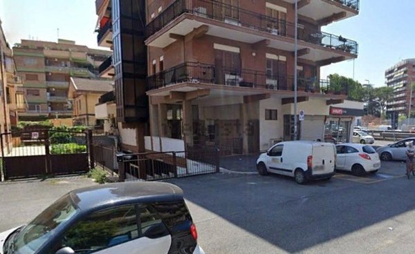 locale di sgombero in vendita a Roma in zona Torre Spaccata
