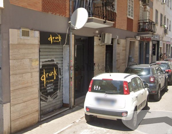 locale commerciale in vendita a Roma in zona Appio Claudio