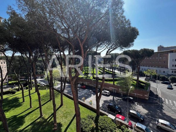 appartamento in vendita a Roma in zona EUR