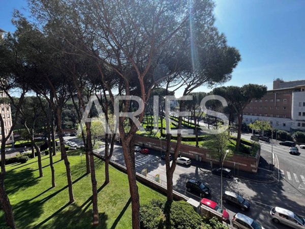 appartamento in vendita a Roma in zona EUR