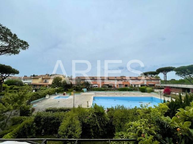 casa indipendente in vendita a Roma in zona Casal Palocco