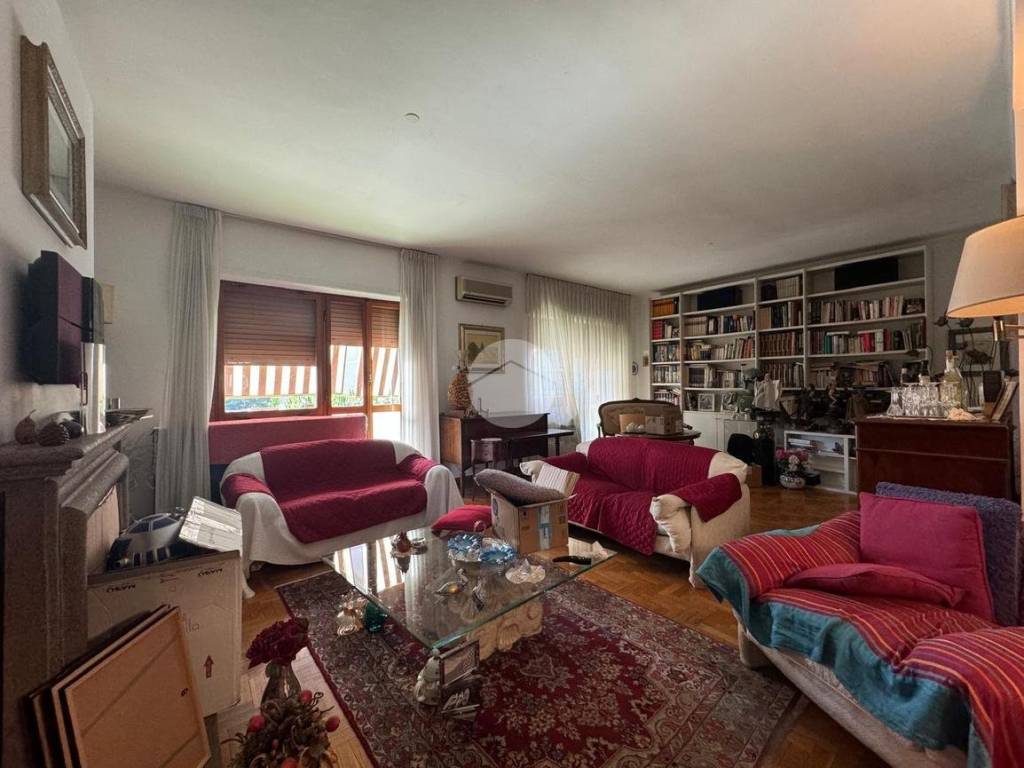 appartamento in vendita a Roma in zona Ardeatino