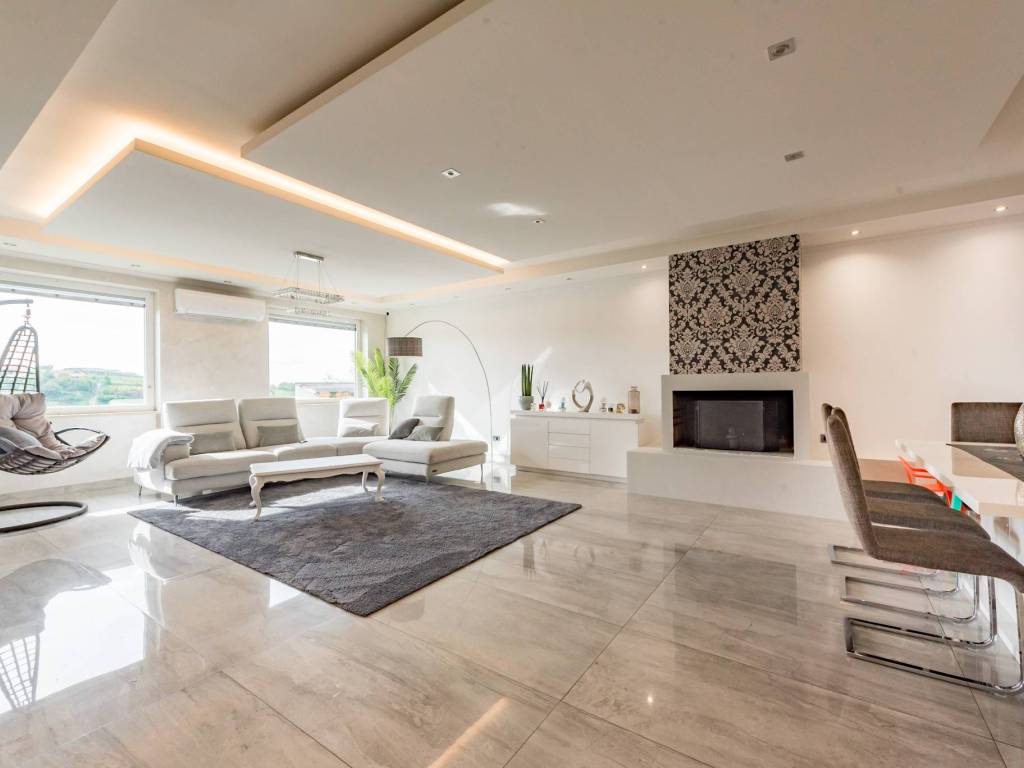 casa indipendente in vendita a Roma in zona Finocchio