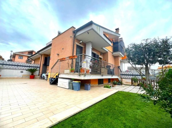 casa indipendente in vendita a Roma in zona Borghesiana