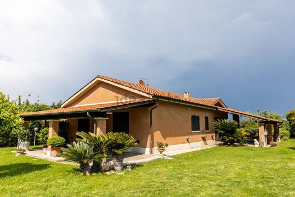 casa indipendente in vendita a Roma
