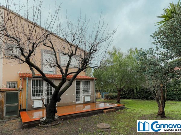 casa indipendente in vendita a Roma in zona Casal Palocco