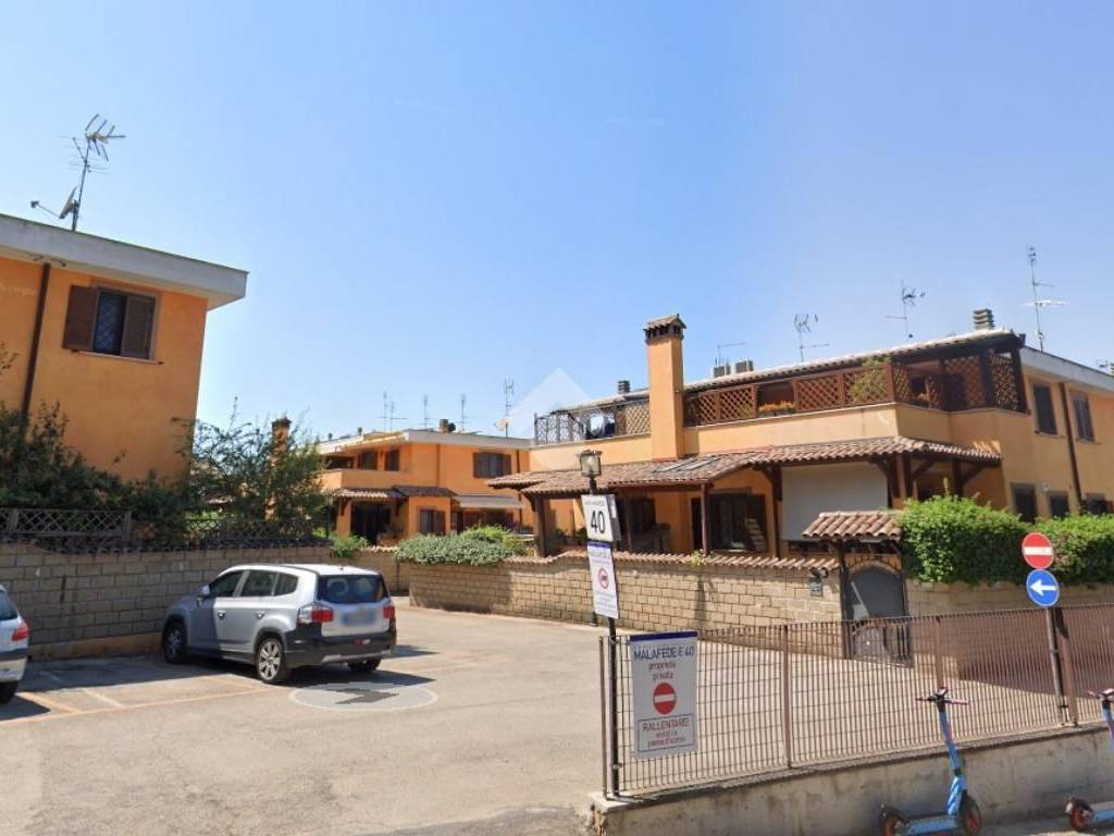 appartamento in vendita a Roma in zona Dragona/Bagnoletto