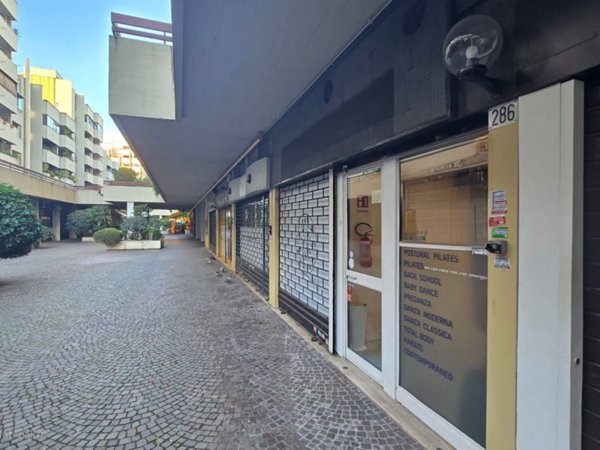 negozio in vendita a Roma in zona Giuliano Dalmata