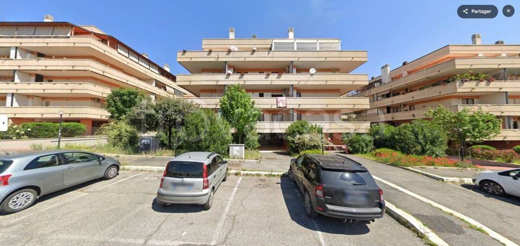 appartamento in vendita a Roma in zona Ponte di Nona