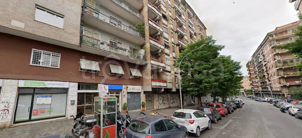 appartamento in vendita a Roma in zona Tuscolano
