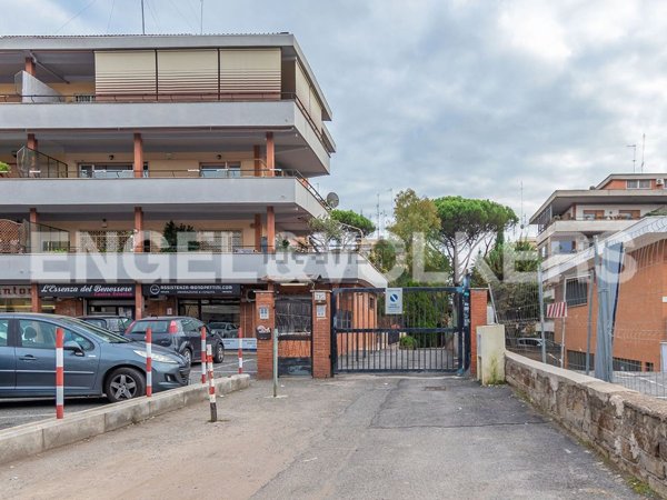 locale di sgombero in vendita a Roma in zona Portuense