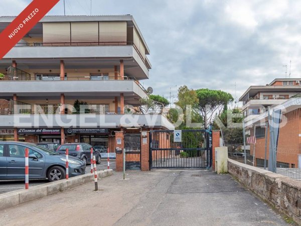 locale commerciale in vendita a Roma in zona Portuense