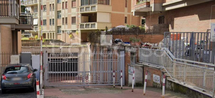 locale commerciale in vendita a Roma in zona Aurelio
