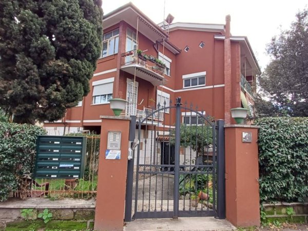 appartamento in vendita a Roma in zona Appio Pignatelli