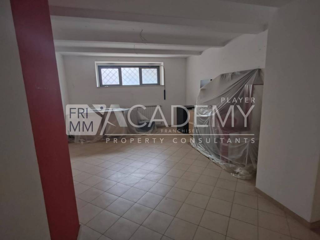 ufficio in vendita a Roma in zona Tuscolano