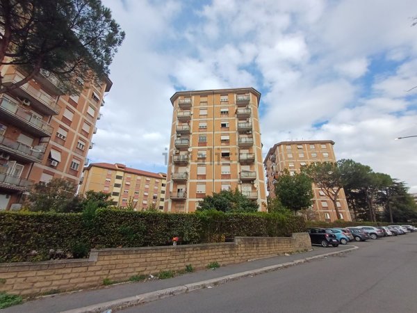 appartamento in vendita a Roma in zona Torre Spaccata