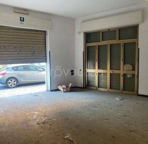 negozio in vendita a Roma in zona Borghesiana