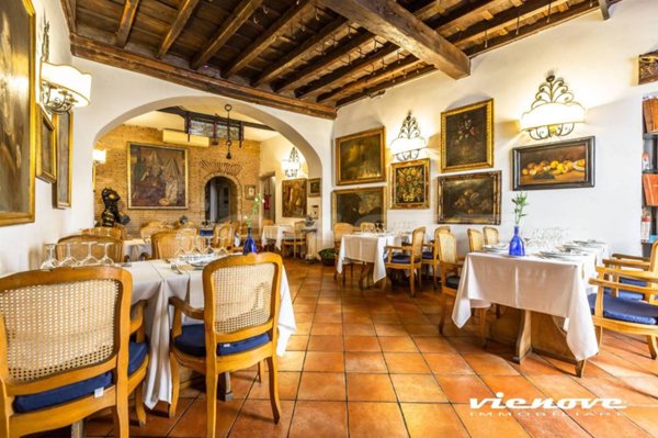 negozio in vendita a Roma in zona Rione Regola