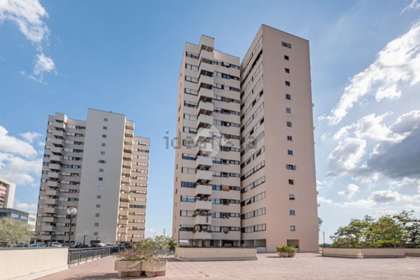 appartamento in vendita a Roma in zona Ostiense