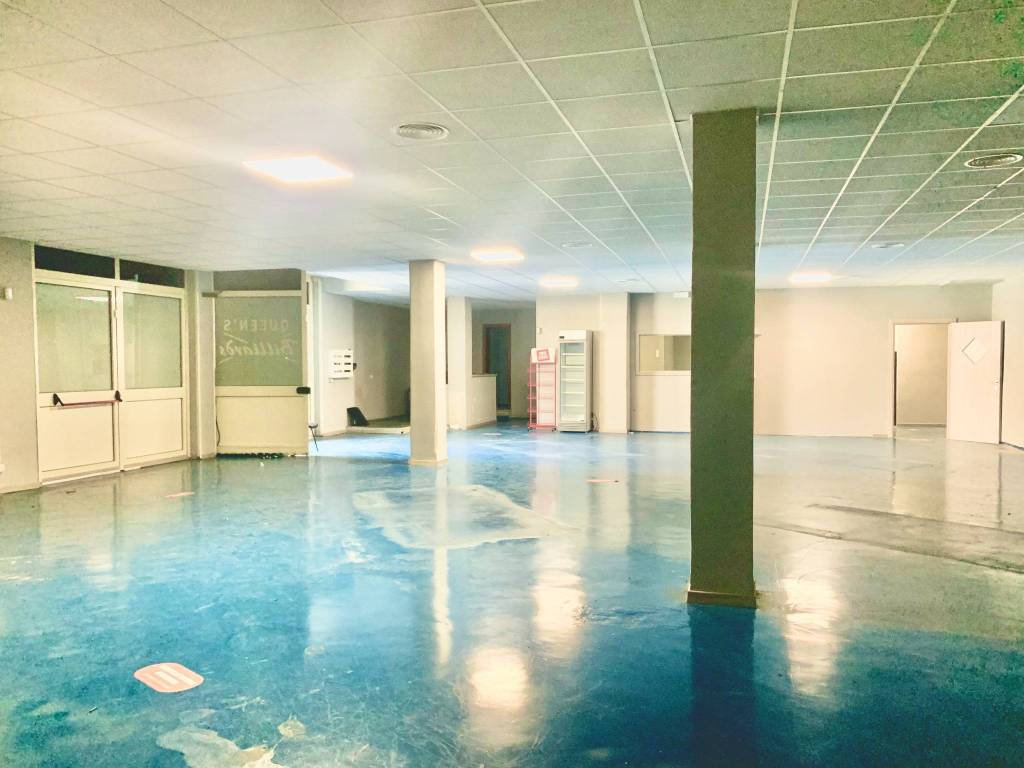 negozio in vendita a Roma in zona Acilia
