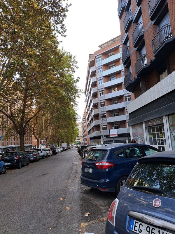 negozio in vendita a Roma in zona Portuense
