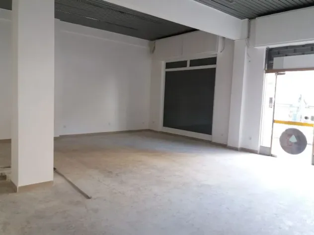 negozio in vendita a Roma in zona Torre Maura
