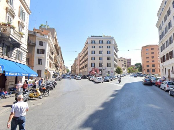 negozio in vendita a Roma in zona Rione Monti/Campitelli