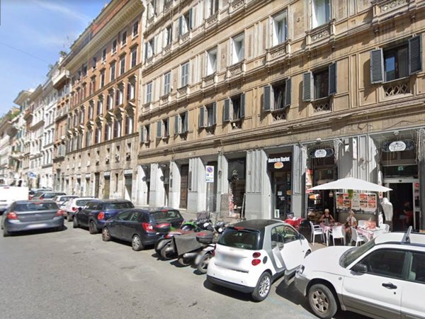 negozio in vendita a Roma in zona Rione Monti/Campitelli