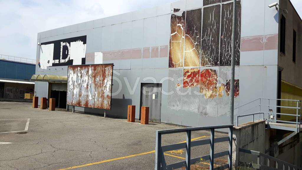 negozio in vendita a Roma in zona Ardeatino