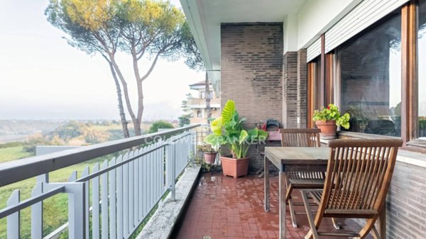 appartamento in vendita a Roma in zona Tomba di Nerone