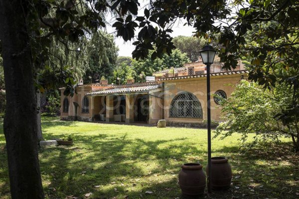 casa indipendente in vendita a Roma in zona Ardeatino
