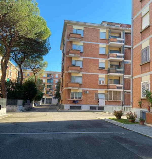 appartamento in vendita a Roma in zona Ostiense