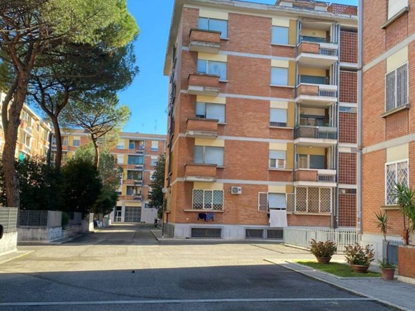 appartamento in vendita a Roma in zona Ostiense
