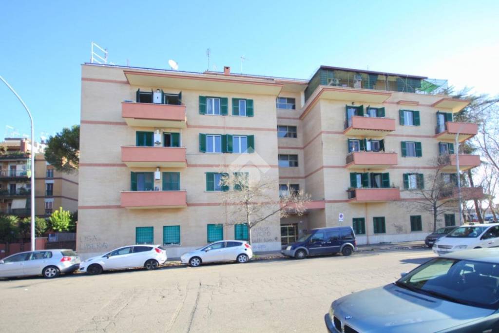 appartamento in vendita a Roma in zona Tuscolano