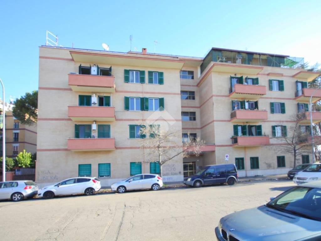 appartamento in vendita a Roma in zona Tuscolano