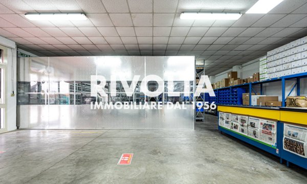 locale commerciale in vendita a Roma in zona Collatino
